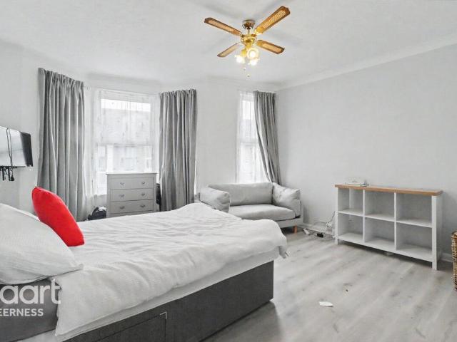 Flat for sale in Sheerness, Oad Street