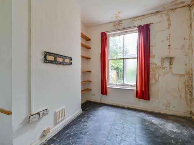 Flat for sale in Gospel Oak, Greater London