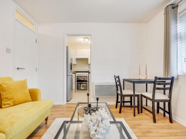 Flat for sale in Melbourne, Chelmsford