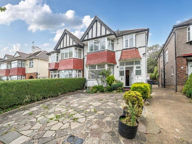 Flat for sale in The Hale, Cat Hill