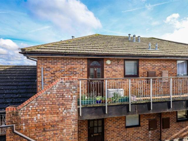Flat for sale in Bolton Low Houses, Hampshire