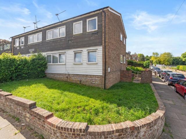 Flat for sale in Singlewell, Hamerton