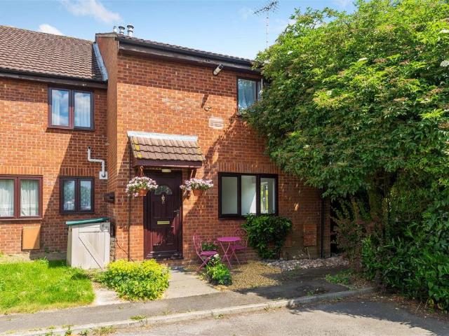 Flat for sale in Westborough, Surrey