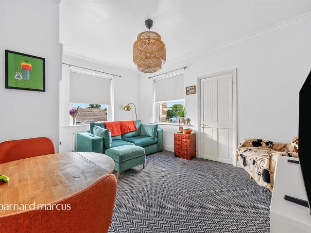 Flat for sale in London Borough of Croydon, Thornton Heath