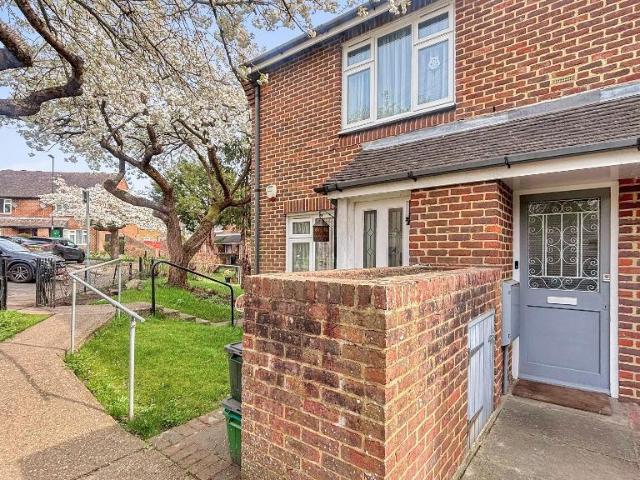 Flat for sale in London Borough of Croydon, Greater London