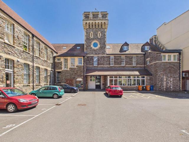 Flat for sale in Feckenham, City Of Bristol