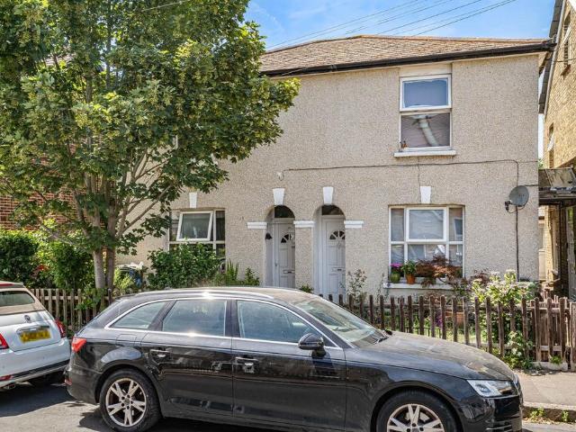 Flat for sale in Hampton, Greater London