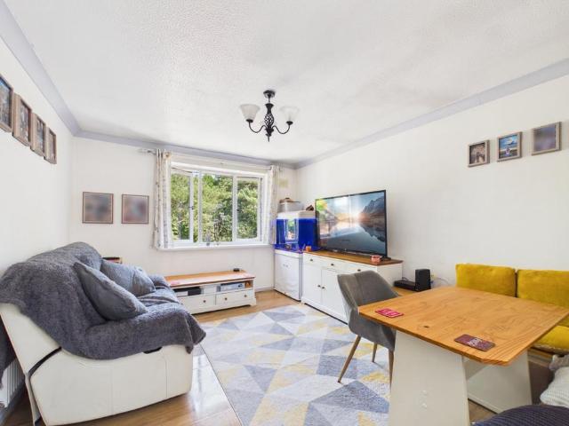 Flat for sale in Easthampstead, Bracknell