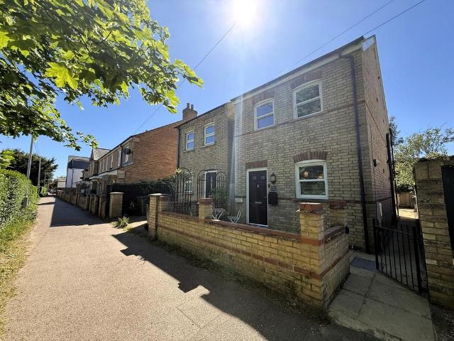 Flat for sale in Biggleswade, Bedfordshire