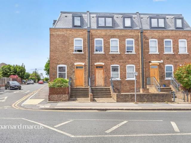 Flat for sale in Wallington, Greater London