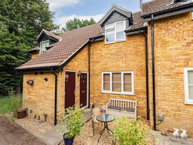 Flat for sale in Hertford, Colliers End