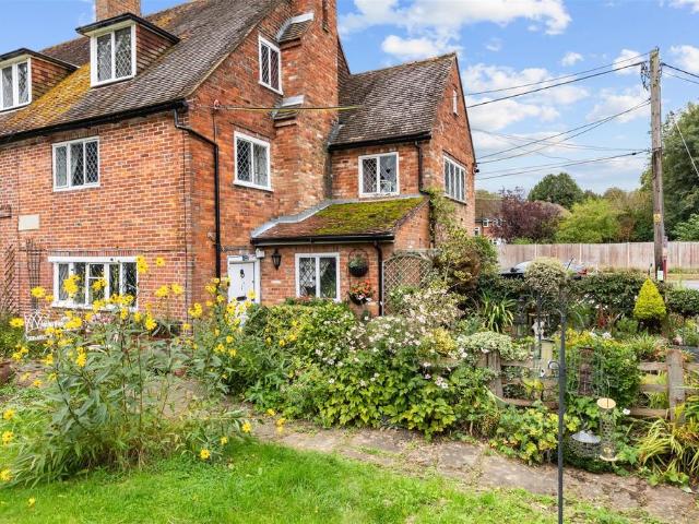 Flat for sale in Horsham, West Sussex