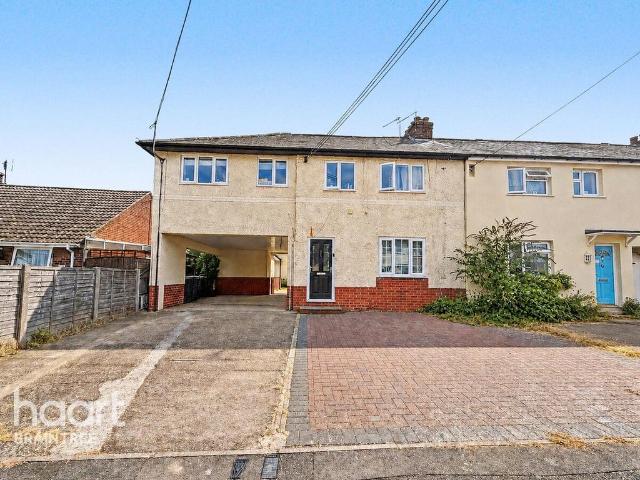 Flat for sale in Chipping Hill, Essex