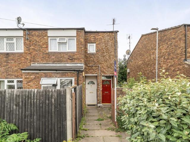 Flat for sale in Gould's Green, Greater London