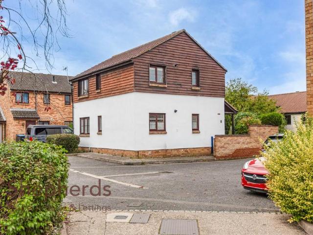 Flat for sale in Sumners, Harlow