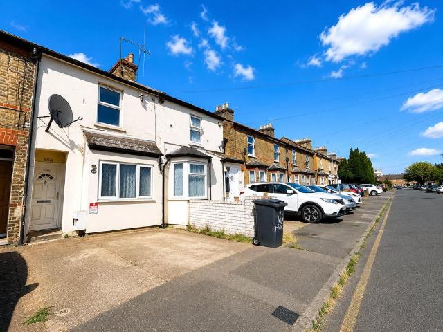 Flat for sale in Slough