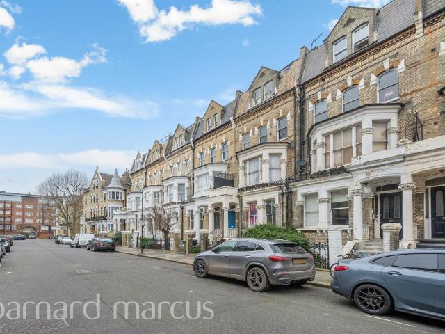 Flat for sale in West Kensington, Greater London