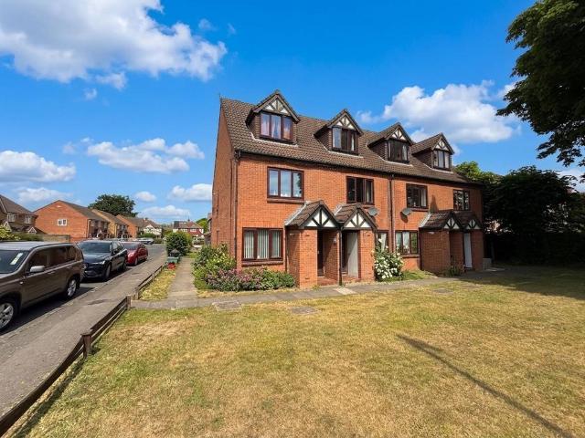Flat for sale in Elmers End, Greater London