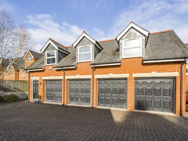 Flat for sale in Henley-on-Thames, Berrick Salome