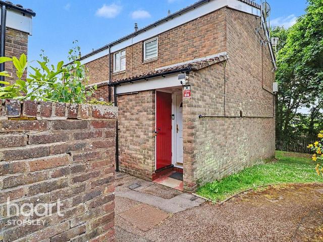 Flat for sale in Spring Park, Luton