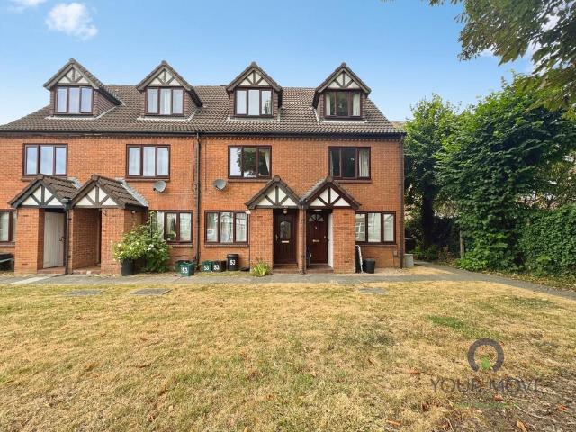 Flat for sale in Elmers End, Greater London