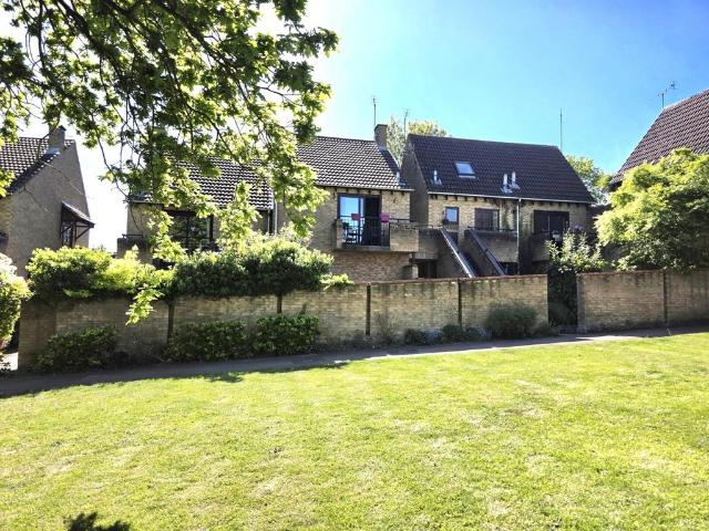 Flat for sale in Earley