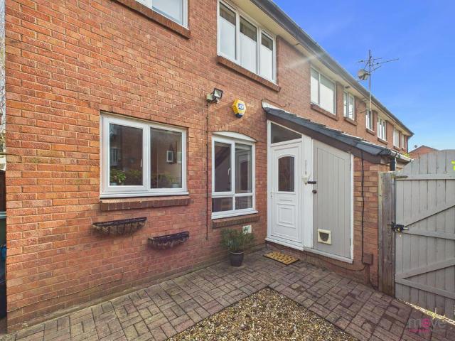 Flat for sale in Ewens Farm, Golden Valley