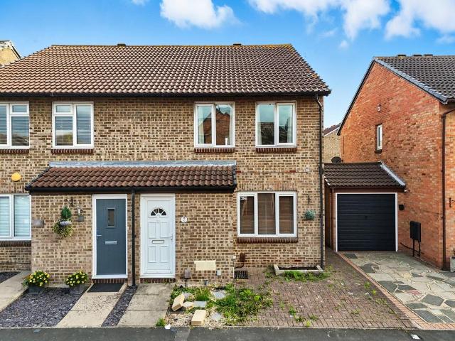 Flat for sale in Harold Wood, Greater London