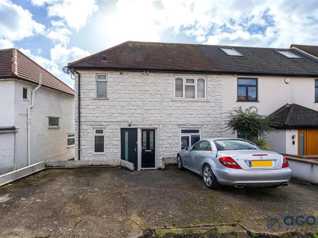 Flat for sale in Kingsbury, Greater London