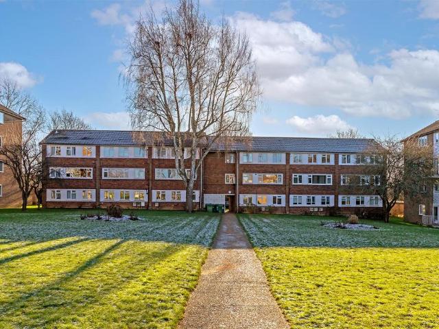 Flat for sale in Five Acres, Hertfordshire