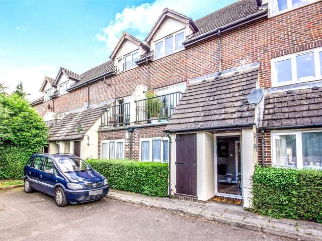Flat for sale in Hillview, Surrey