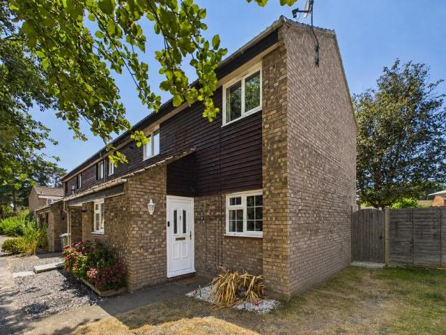 Flat for sale in Easthampstead, Bracknell
