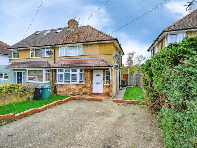 Flat for sale in Batchworth, Hertfordshire