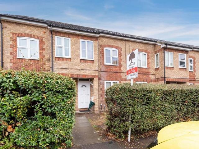 Flat for sale in Langley, Slough