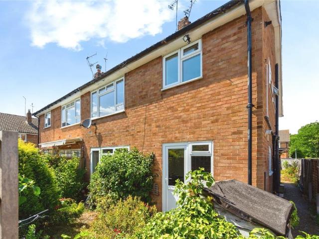 Flat for sale in Hampton Wick, Greater London