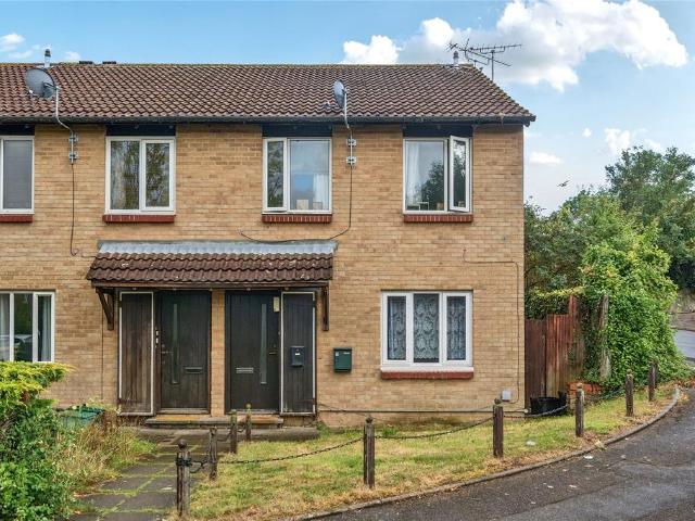 Flat for sale in Crofton, Greater London