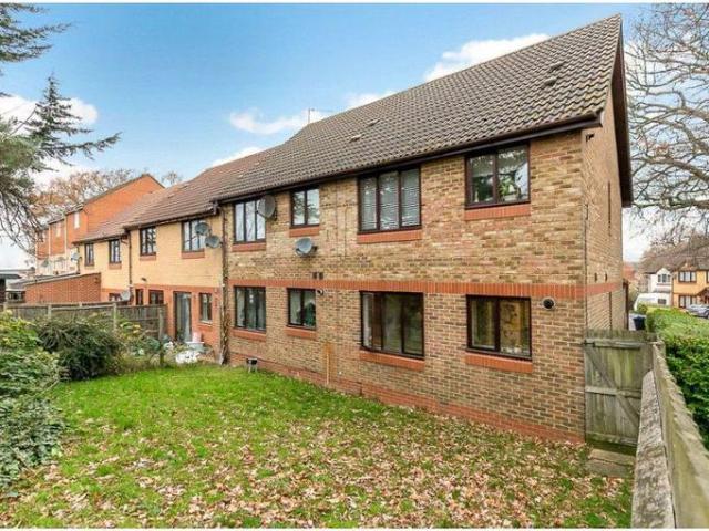 Flat for sale in London Borough of Croydon, Greater London