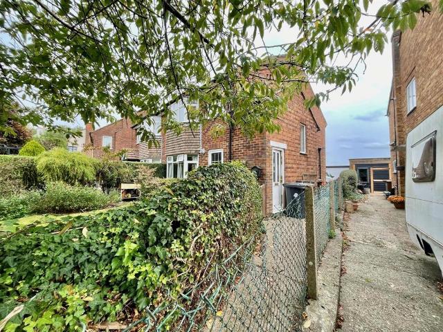 Flat for sale in South Mimms, Hertsmere
