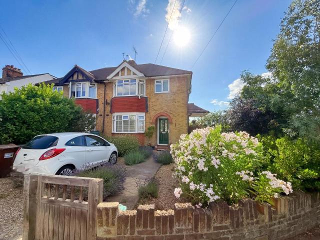 Flat for sale in Grays, Essex