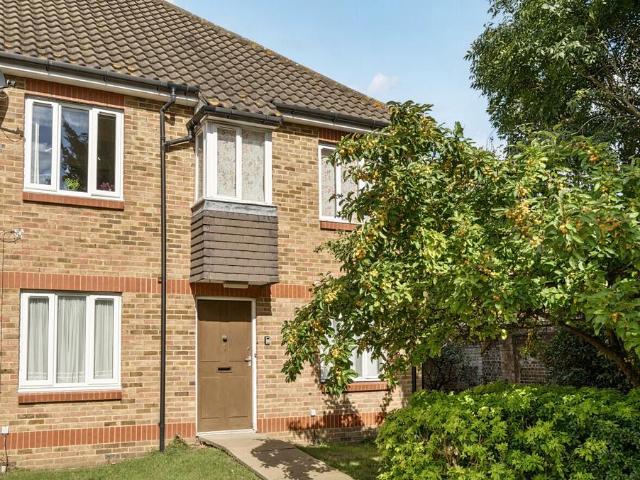 Flat for sale in London Borough of Merton, Cat Hill