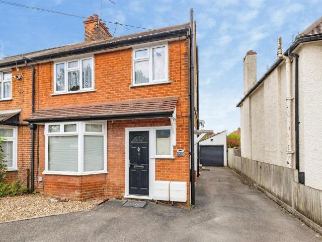 Flat for sale in North Watford, Hertfordshire
