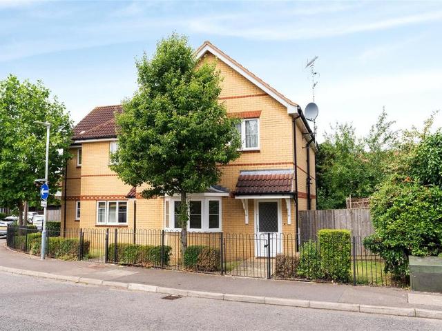 Flat for sale in Gould's Green, Greater London