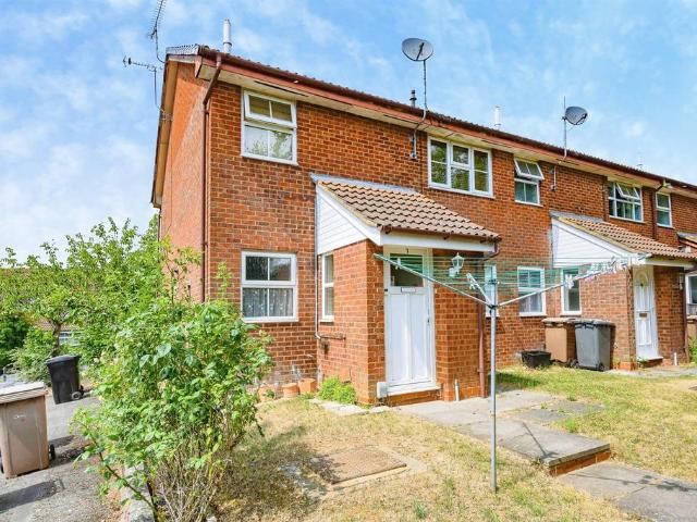 Flat for sale in Bramingham Park, Luton