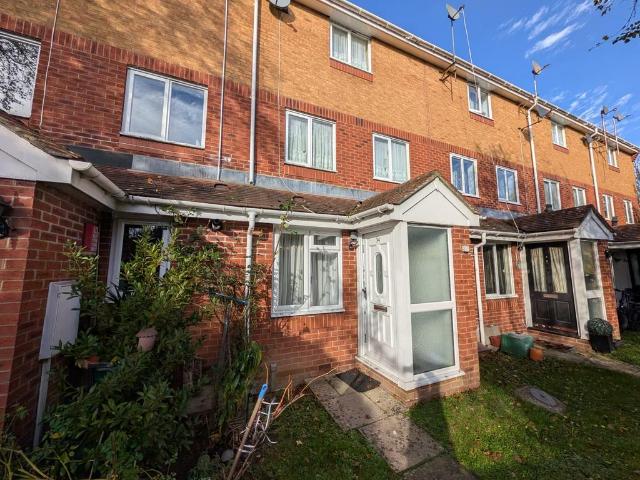 Flat for sale in London Borough of Croydon, Greater London
