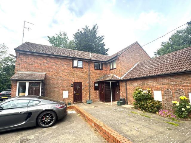 Flat for sale in Old Heath, Fordham Heath