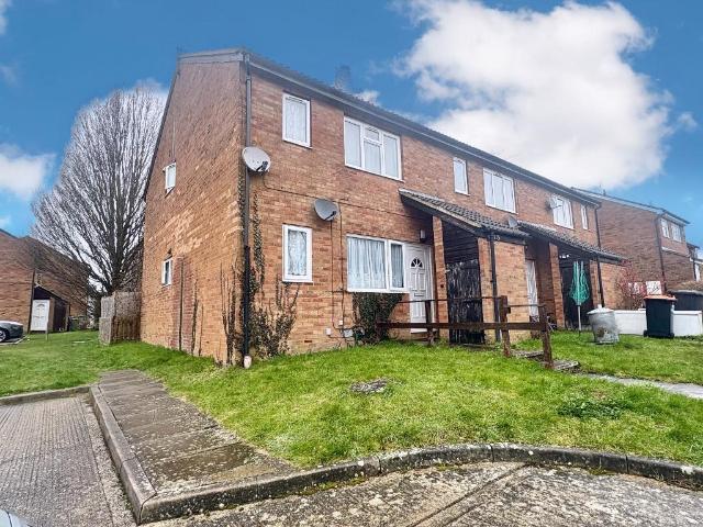 Flat for sale in Woodside Estate, Houghton Regis
