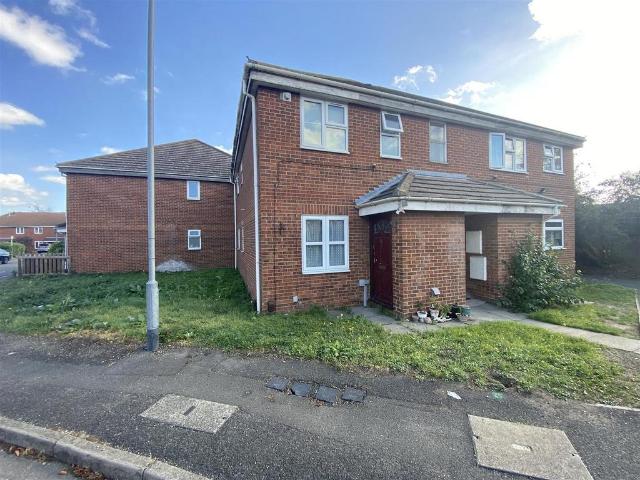 Flat for sale in London Borough of Barking and Dagenham, Greater London
