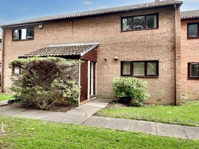 Flat for sale in Spring Park, Luton