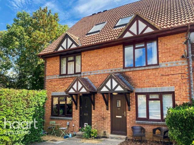 Flat for sale in Westborough, Surrey