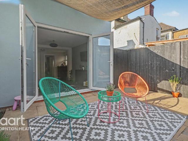 Flat for sale in London Borough of Croydon, Thornton Heath